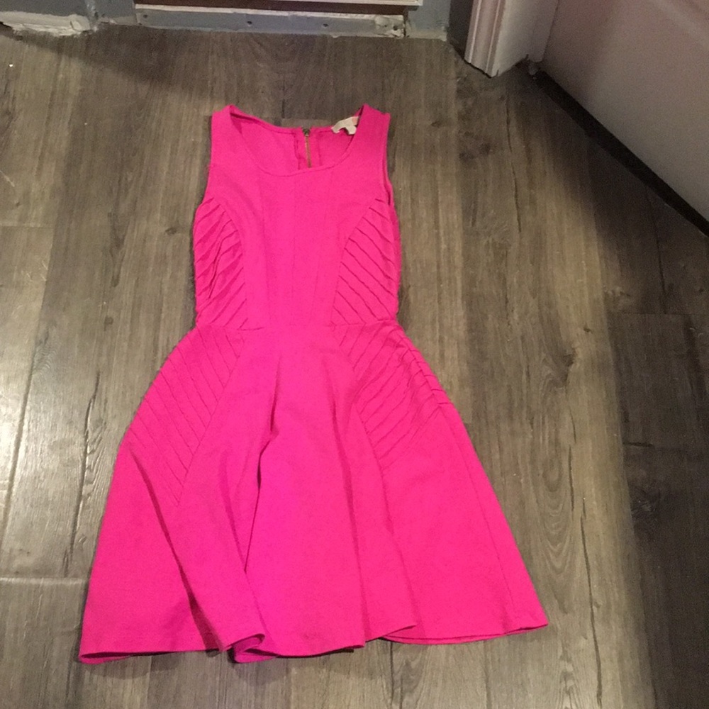 Flowy and slim fitting